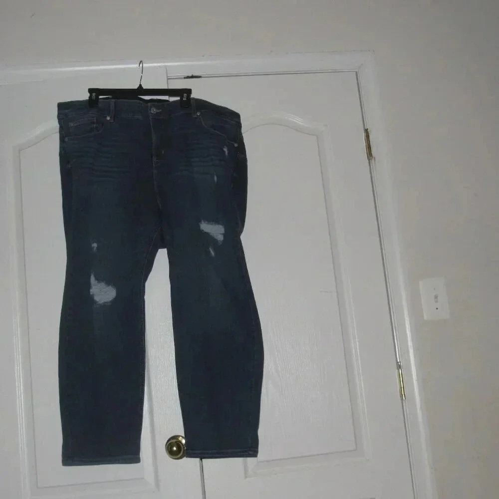 NWT TORRID Bombshell Straight High-Rise Distressed Stretch Jeans Size 28 Short